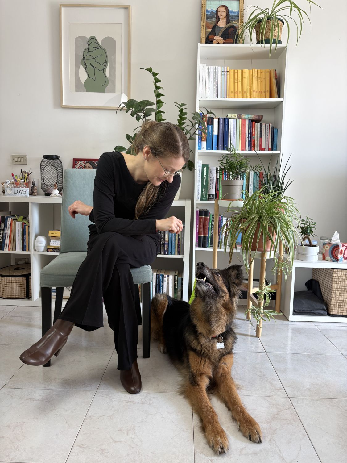 A sketch by Charlie Mackesy featuring a small boy and a mole kneeling, gently observing a small plant with a few leaves. Above and below them, handwritten Italian text says, Be patient with yourself. Shouting at a flower won't make it bloom.